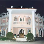 Kyprianos Lejlighedshotel 4*