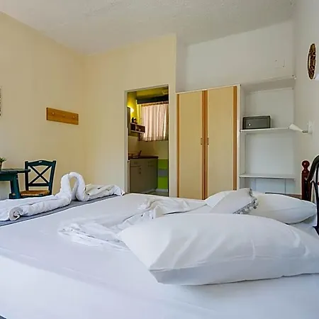 Hotel apartamentowy Kyprianos Keri