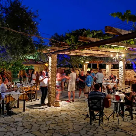 Kyprianos Lejlighedshotel 4*